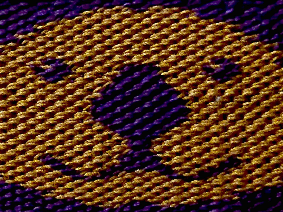 An Otter’s head cabossed